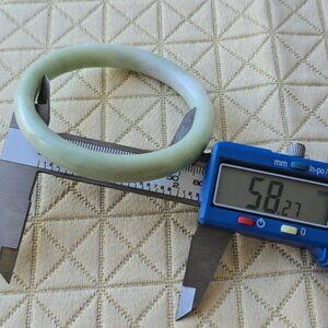 Vintage Green Jade Bangle Bracelet – 58 mm Inner Diameter, 35.4 g
